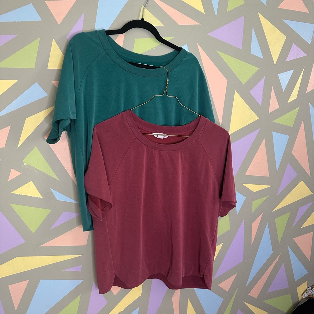 Lot of 2 Athleta Seasoft Sweatshirt Tees, size large